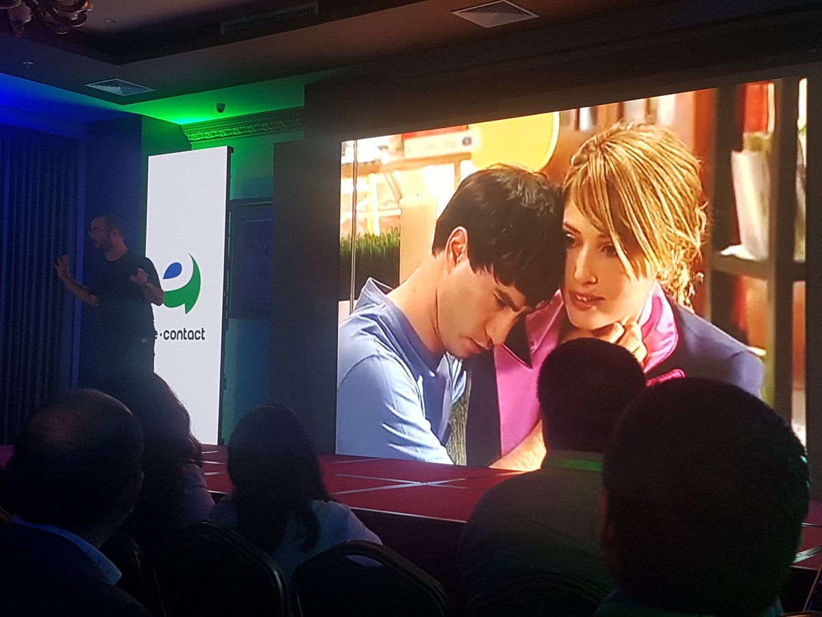 CCDAY_Peru's tweet photo. Estupendo cierre de jornada #CXDAY 2018 a cargo de Fernando Gómez Rovira.! https://t.co/jIxAfUuHRD