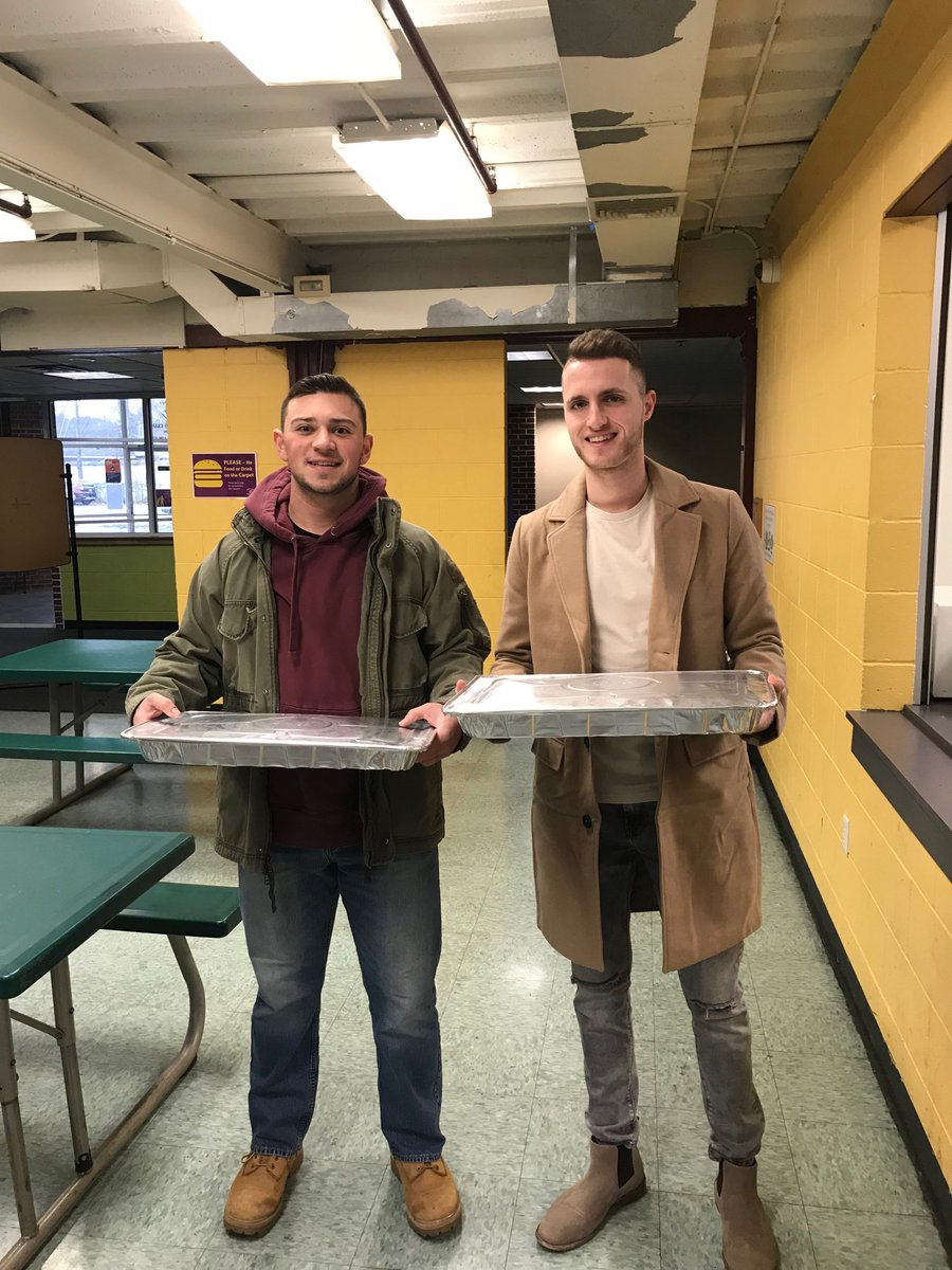 lasell_saa's tweet photo. Check it out: SAA doing good by participating in the Food Recovery with the Boys and Girls Club! #dogood #lasellSAA #lasellcollege https://t.co/CNmLicZPlL