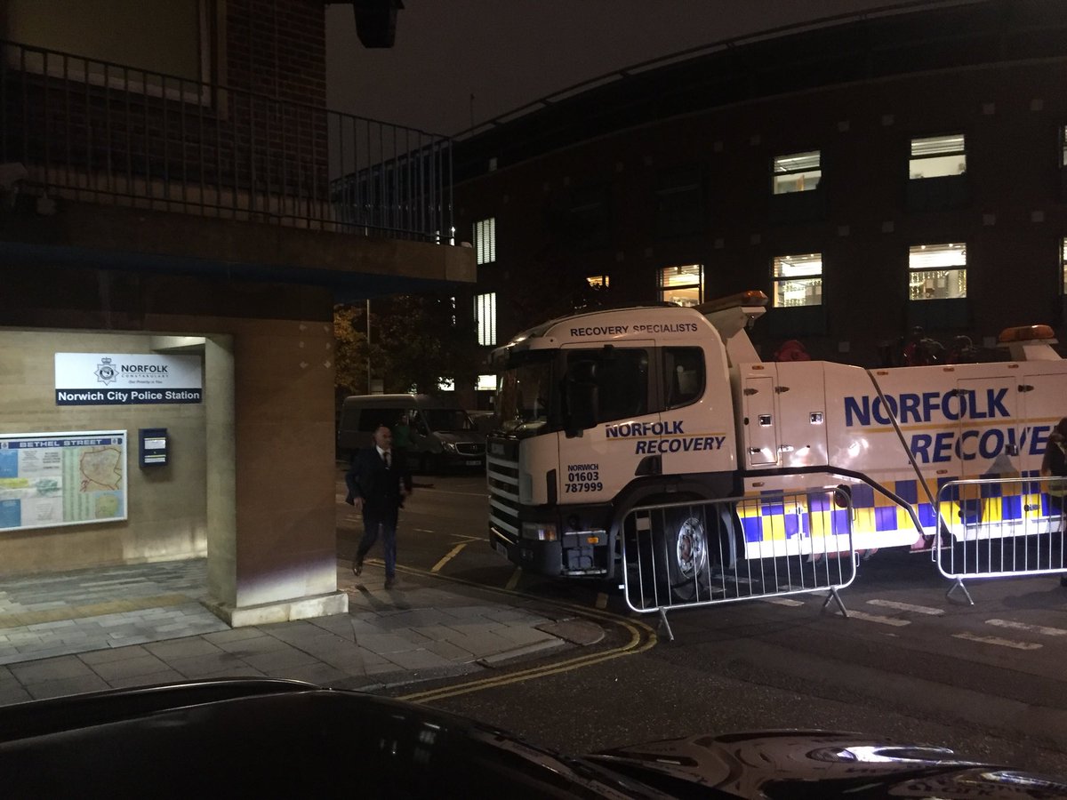NorfolkRecovery's tweet photo. Sadly we could not find @SgtMarkShepherd tonight for a #SelfiesWithCops. So we did a #selfiewithstations instead π #ChristmasLights #norwich @NorwichPoliceUK https://t.co/Ndln3iLrBo