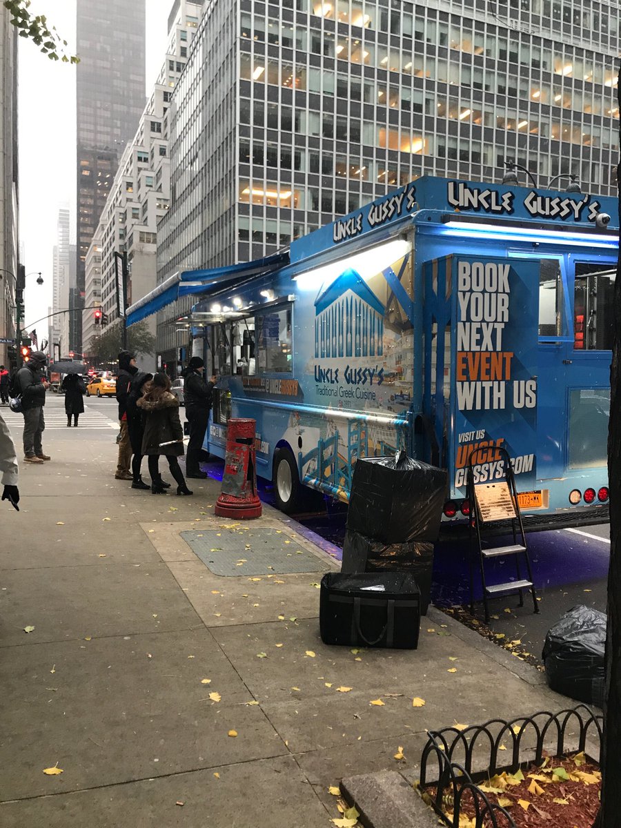 NicolePietro1's tweet photo. The benefit of snow in #NYC , I get to eat my favorite food without waiting in line β¦@UncleGussysβ© #unclegussys food is delicious. YUM!!! I wish they had more trucks. https://t.co/LlBWQTqXa9