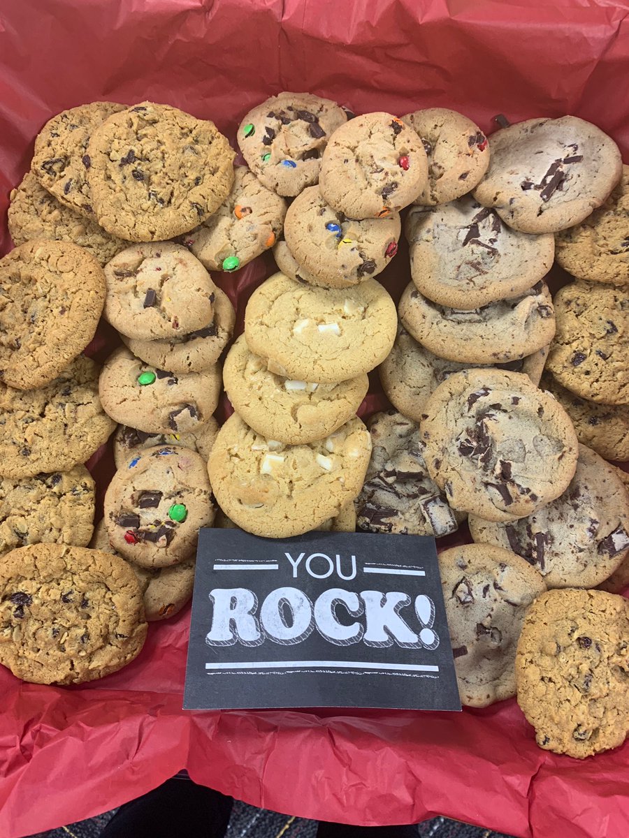 THS_Kind's tweet photo. Showed some gratitude to our THS Custodians today since they do SO much for us! #Thankful https://t.co/P8IW0WgcRn