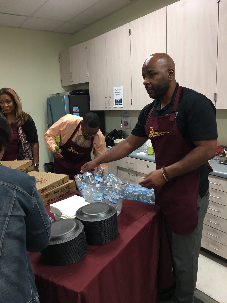 SwcBLKalliance's tweet photo. SWC Black Alliance providing lunch in our Jag Kitchen Food Pantry #hhweek #hhawawarenessweek https://t.co/uBLma4jZ5o