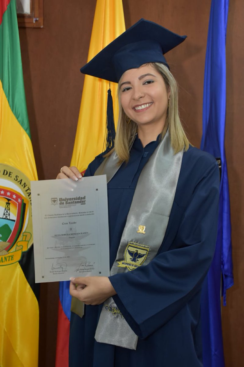 udes_oficial's tweet photo. #NoticiasUDES || La Universidad de Santander entrega el reconocimiento Cum Laude a Silvia Marcela Moncada, quien culminó sus estudios con alto rendimiento académico. Felicitaciones a la nueva abogada UDES, por su compromiso y dedicación. #GraduadoUDES #GradosUDES https://t.co/csN4lvG0Ks