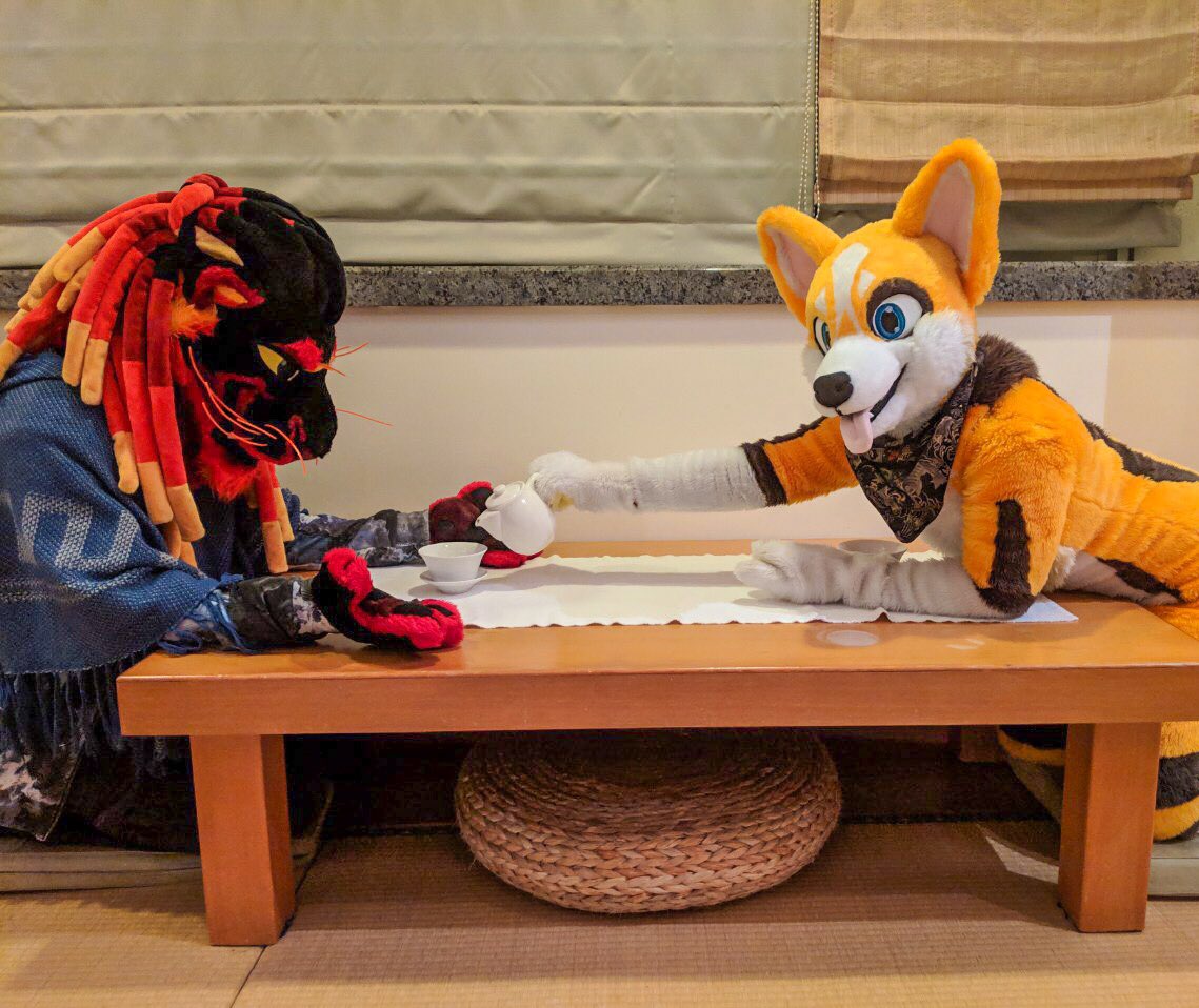 aymstel's tweet photo. Teatime w @DRAGONGO02 , thanks to @foxnakh for photos <3 https://t.co/5uq4s2FIxp