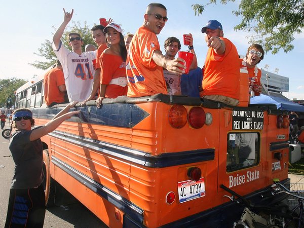 Ohioswings69's tweet photo. Tailgate Party
Party Starts: Nov 16th 2018 at 8:00pm
Event Description: Swinger house party in a club like setting
Wear your favorite college team logo attire. Join us for some fun , games, and tailgate food.
Feel like you are back at college again. 
https://t.co/DrpQuPu7mN https://t.co/6Rmu68qigq