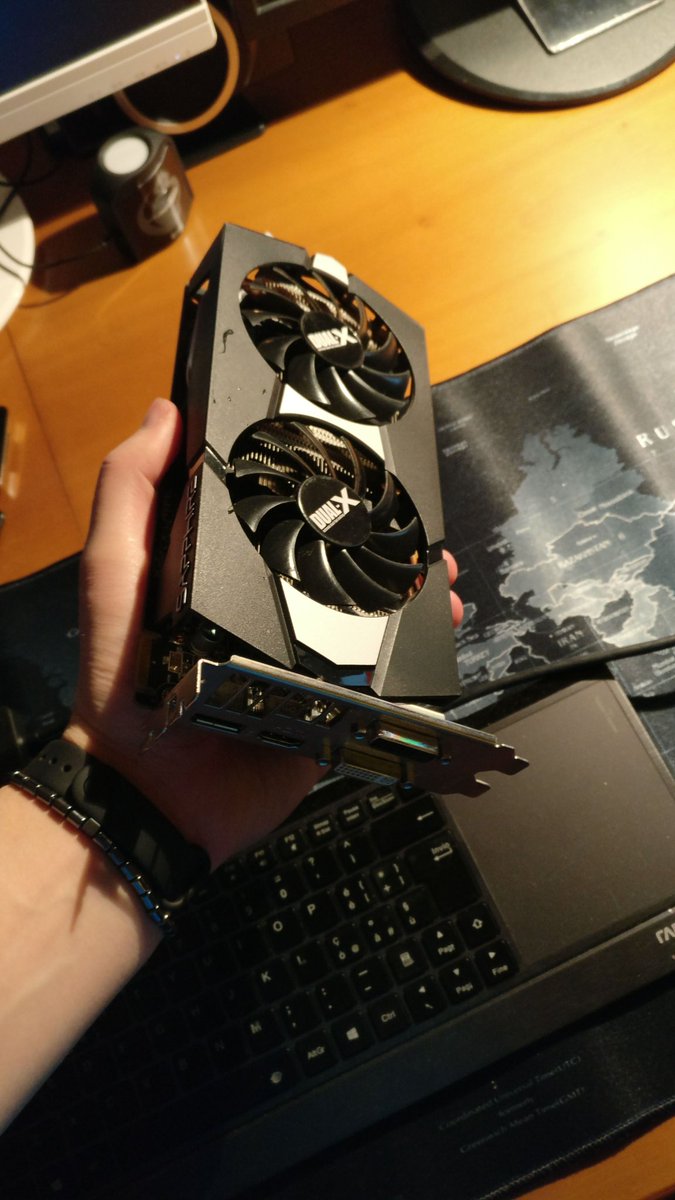 Bedo_103's tweet image. E poi niente, una sera accendi il PC e la tua cara R9 290X ti abbandona, così su due piedi. #rip @AMDGaming #AMDGraphics