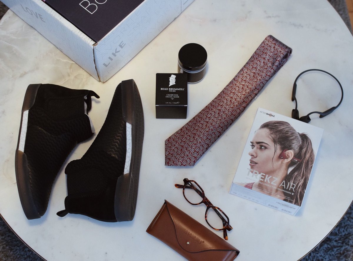 FRANKOSH's tweet photo. Great Gifts for Dad This Holiday Season!🎁 #ad #MadeforManBBoxx @BabbleBoxxTeam @zennioptical @aftershokz @tiesdotcom @drscholls_shoes @beaubrummellny 
Click here 👉🏼 https://t.co/LEJmjdvrED https://t.co/dyttMQMIT3
