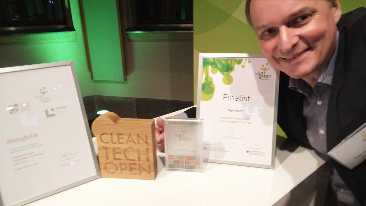 Habe den Clean Tech Open Award in den Händen + wurde mit nur einem Punkt Unterschied zweiter Finalist vom deutschen StartGreen Award und habe den Finallistenpreis Sustainable Development Goals gewonnen!!!
Jetzt geht's Ende Januar auf Regierungskosten nach LA und SFC. Manyfolds!