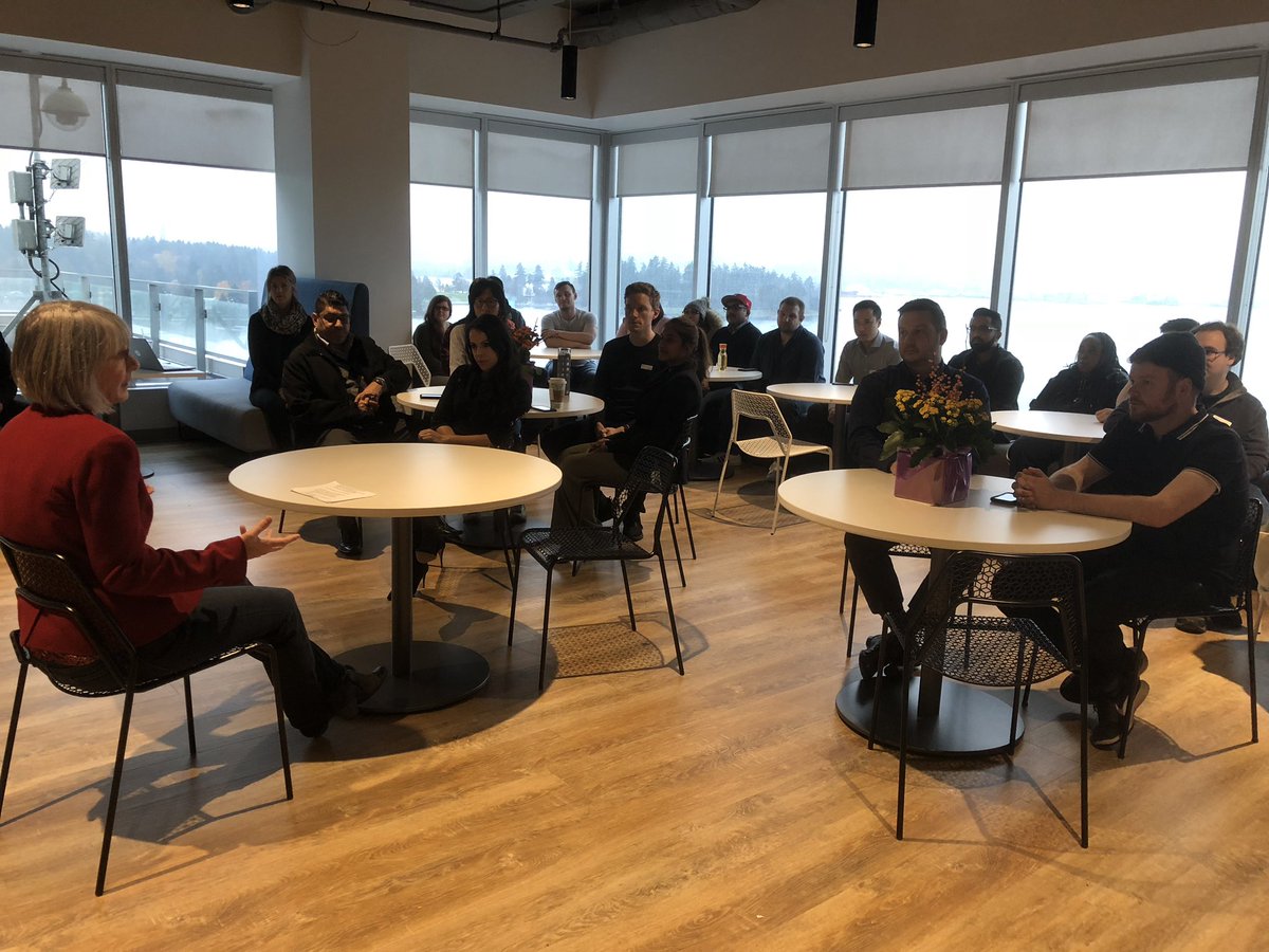 PattyHajdu's tweet photo. Rencontre avec des employés de @ShawInfo pour conclure ma journée. Notre gouvernement continuera de se battre pour l’équité au travail. Des normes du travail modernisées protégeront les travailleurs et garantiront à chaque personne une #JusteChance de réussir. https://t.co/GjMWfSVb9t