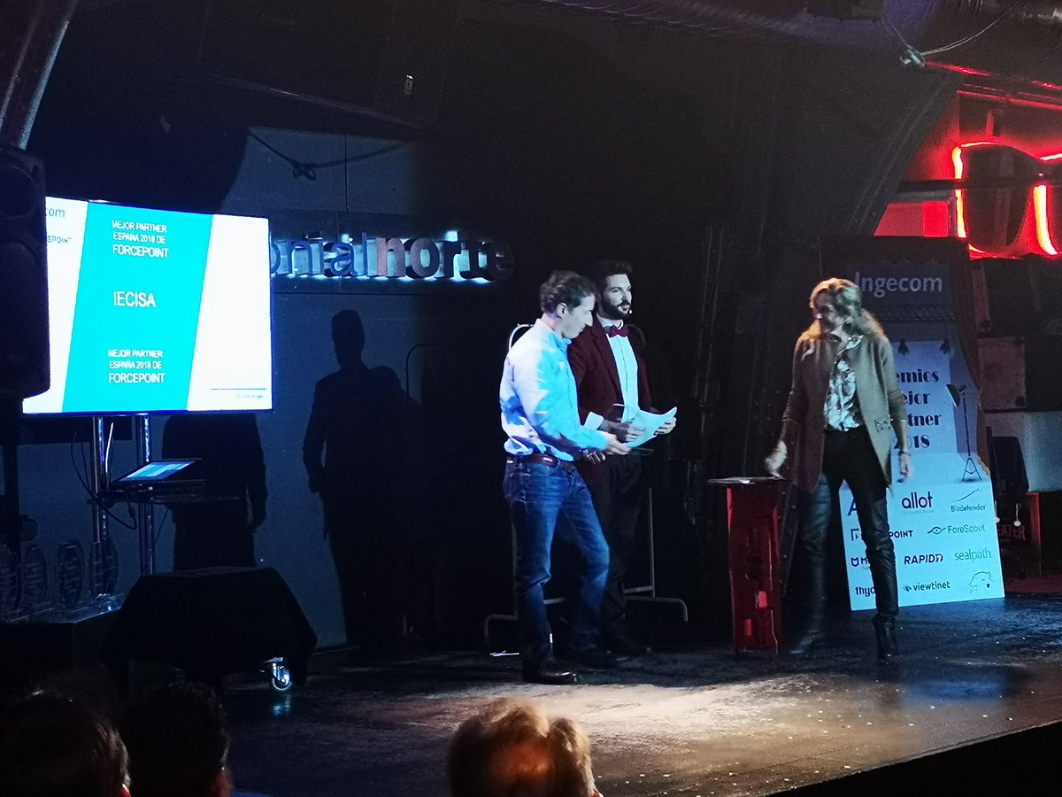 MuyComputerPRO's tweet photo. Primer premio, para @iecisa #ingecomparty2018 https://t.co/gzvciFf8BE