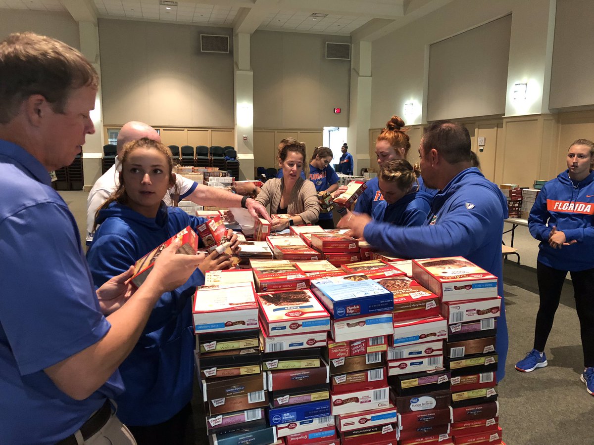 GatorsSB's tweet photo. Thanks to @TrinityGNV for letting us help today prepare Thanksgiving baskets for families in need #GoodwillGators π https://t.co/i36nIjhMWv
