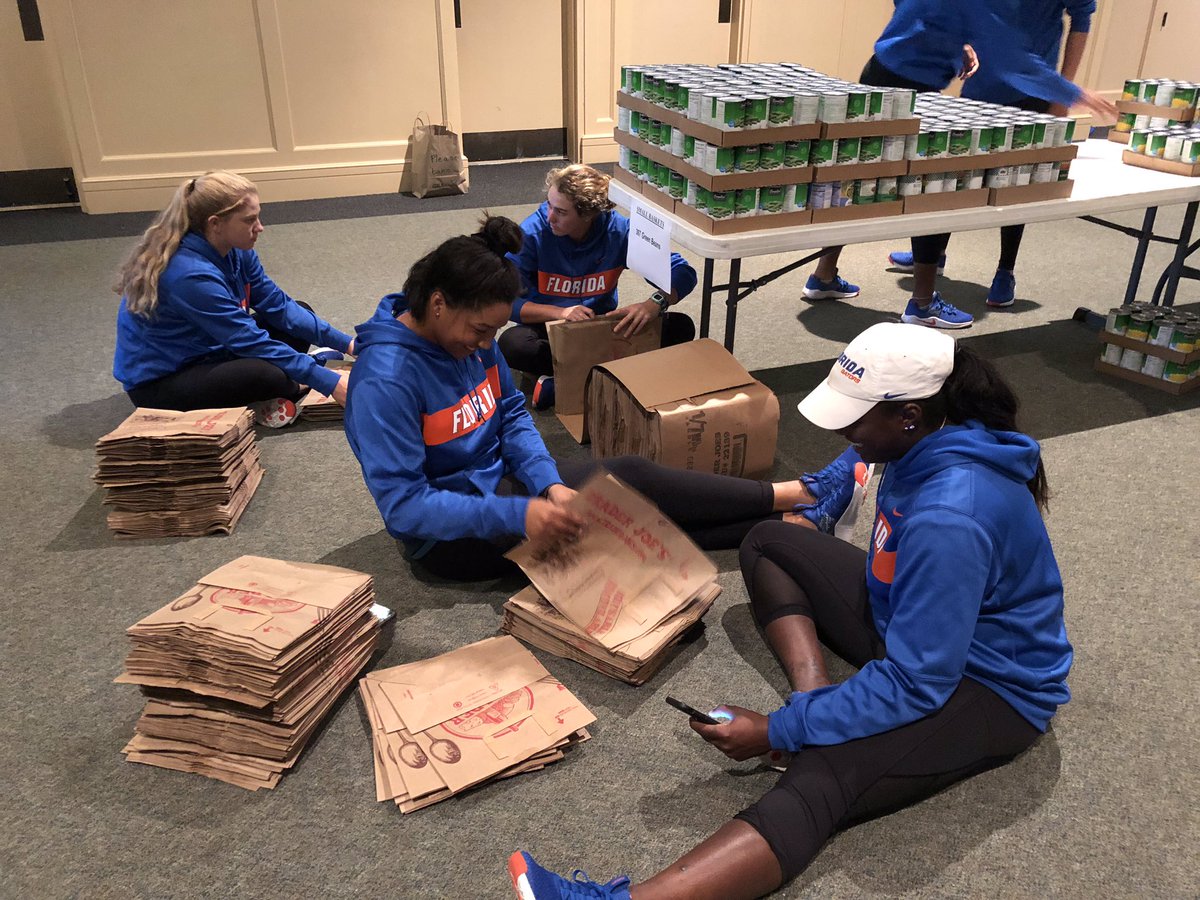 GatorsSB's tweet photo. Thanks to @TrinityGNV for letting us help today prepare Thanksgiving baskets for families in need #GoodwillGators π https://t.co/i36nIjhMWv