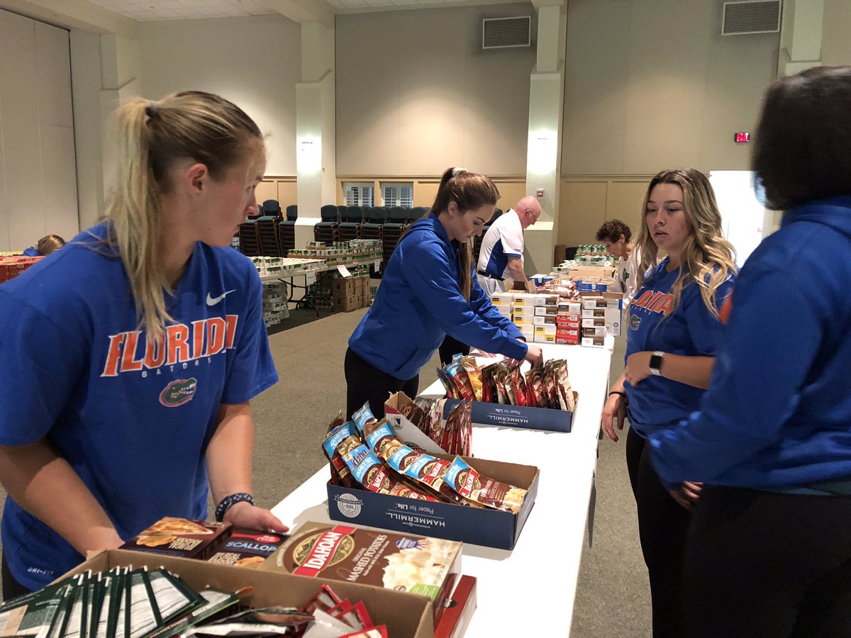 GatorsSB's tweet photo. Thanks to @TrinityGNV for letting us help today prepare Thanksgiving baskets for families in need #GoodwillGators π https://t.co/i36nIjhMWv