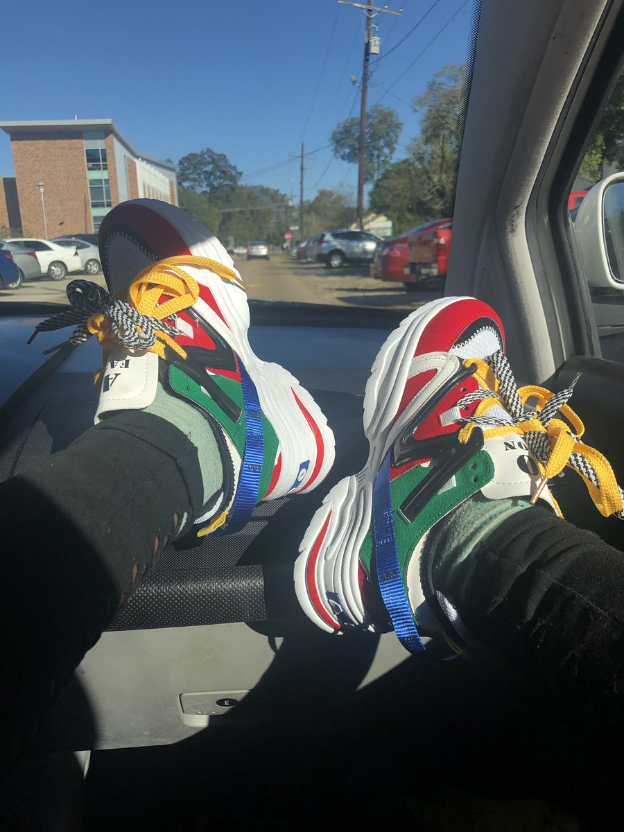 qkeeahmi's tweet photo. My shoes came in 🥶 https://t.co/bAfr6BIFRo