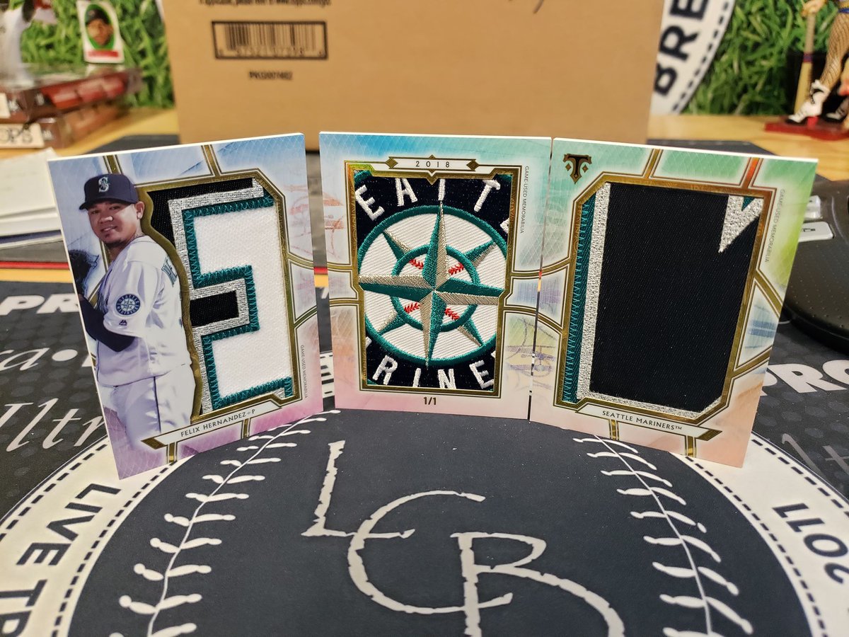 LiveCaseBreak's tweet image. Oh my.... #Speechless @Topps #ToppsTripleThreads #TripleThreads #FelixHernandez #Mariners LOGO Tri-fold booklet came out of our breaks last week! #Groupbreak #Casebreak #Boxbreak #Share #Collect #Thehobby #RT #CollectBaseball #CollectBaseballCards #BaseballCards #MLB @Mariners