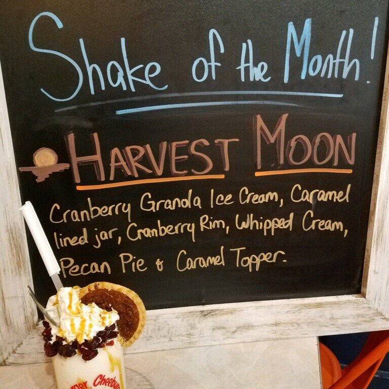 CheeburgerAUB's tweet photo. Feeling like having a cold shake on a cold day?  Head on over and try out our shake of the month! https://t.co/8WqZDq9D84