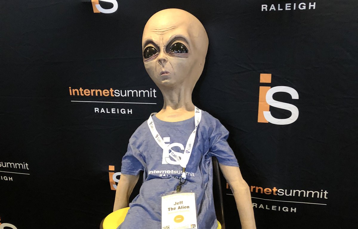 adriennefouts's tweet photo. “Choose to matter. Make things better by making better things.” (Quote by @ThisIsSethsBlog but I didn’t get any pictures of him so this is Jeff the Alien) #ISUM18 https://t.co/y6CIsu7IQo