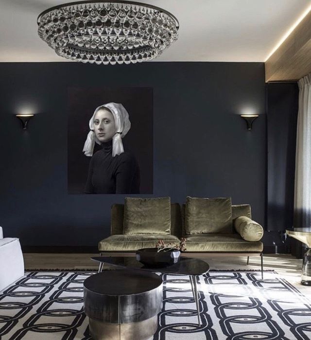 eatdesignlife's tweet photo. BEAUTIFUL BLACK WALLS AND PATTERNED RUG #livingroom #luxdecor #interiorinspiration #interiors #styleinspo #designinspo #style #design #inspiration #darkinteriors #homedecor #decor #homedecoration #decorating (@jefftrotterdesign) #eatdesignlife | https://t.co/bOHY3tS3iD https://t.co/YVkaqu0nJG