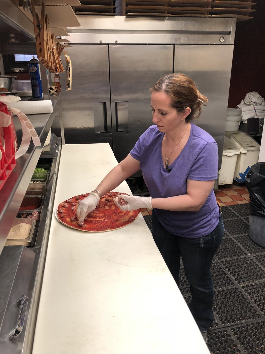 LindaYuChicago's tweet photo. Pizza tour stop #3: Tavern style pizza at the legendary @Patspizzachi. Can’t wait to share this story with all of you soon on @Suntimes 🍕#chicagopizza https://t.co/3oX8p3tdYq
