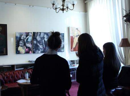 S3 Art and Design pupils visiting the Scottish Portrait Awards today. Thanks to Kenny who use to be Principal Teacher of Art at Broughton for giving us a talk about the exhibition. <a href="/BroHighOfficial/">Broughton High</a> @ScotPortrait #employability #creativeindustries