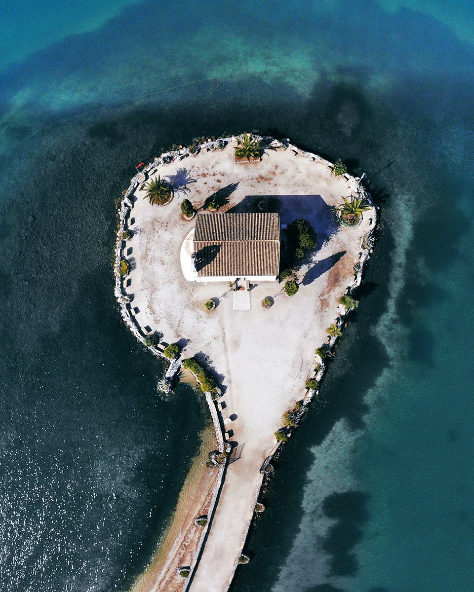 Ypapanti Church, Corfú

#EstrellaGuide
Discover more secrets of this Mediterranean spot here: ow.ly/thXU30mhALQ
