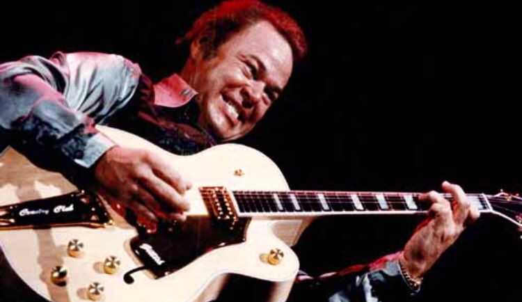 GeorgesLangRTL's tweet photo. Une légende de Nashville s’est éteinte à 85 ans ce jeudi 15 nov. : #RoyClark. Il était une grosse vedette de la country Old School, grand guitariste, animateur d’un TV show. Il avait repris une chanson d’ #Aznavour : "Yesterday when I was young". Tribute demain dans #Wctry https://t.co/MwjpByMreM