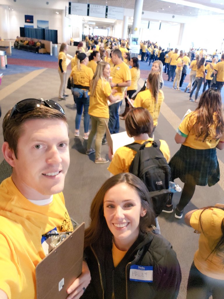 haleymshilts's tweet photo. So impressed to see hundreds of volunteers out first thing today to support Project Homeless Connect with @UnitedWayDenver and @CityofDenver - thank you for serving our community! #PHC2018 #LiveUnited https://t.co/7z5O5dJdWz