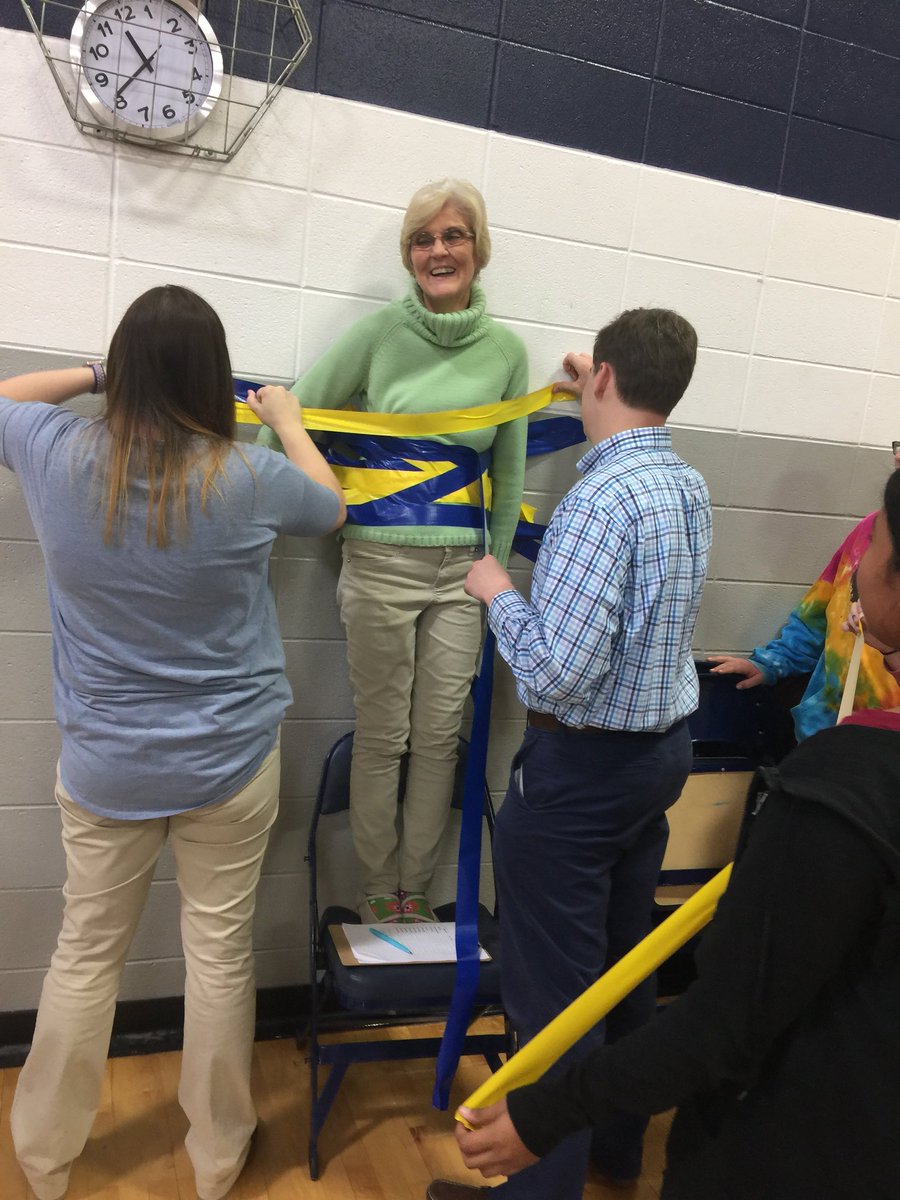 4amcculloch's tweet photo. Good sports for a great cause! #bmhscivitans #golions https://t.co/uK6zvQbGTr