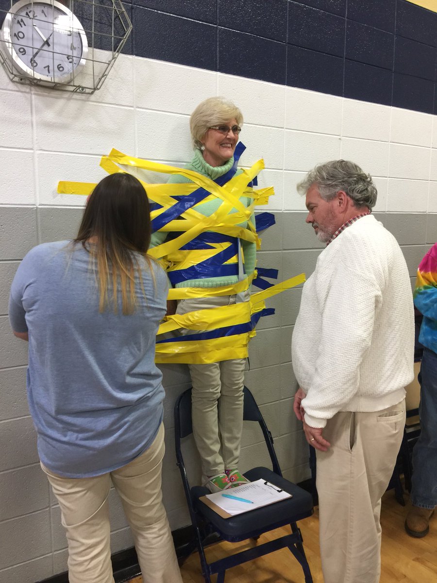4amcculloch's tweet photo. Good sports for a great cause! #bmhscivitans #golions https://t.co/uK6zvQbGTr