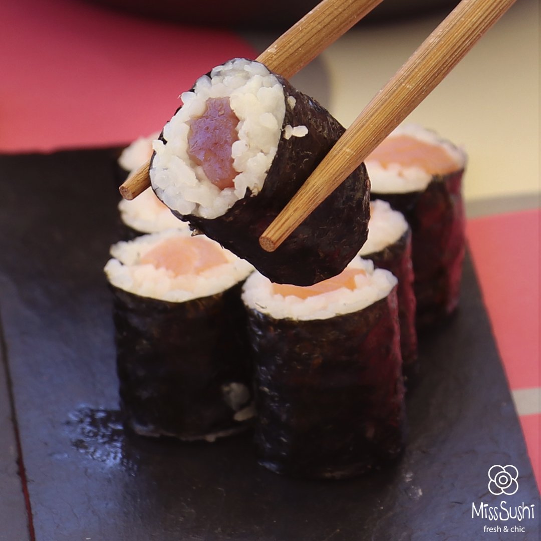 misssushi's tweet photo. Los clásicos nunca fallan 😍 Y si no, que se lo digan a nuestros Makis de Atún o Salmón 🤤 Presentes siempre en cualquier cena, nosotros podríamos comernos cientos 🍣🍣🍣 #Maki #SushiLover #SushiTime #MakiLover https://t.co/y8TVPvbPcB