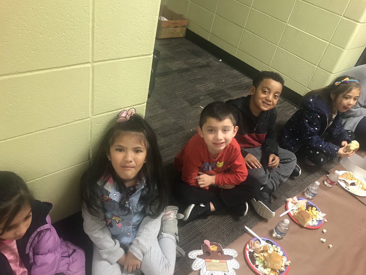 MsFletcher11's tweet photo. Sweet friends at the feast #gratitudesourattitude https://t.co/DRaoXaZ649