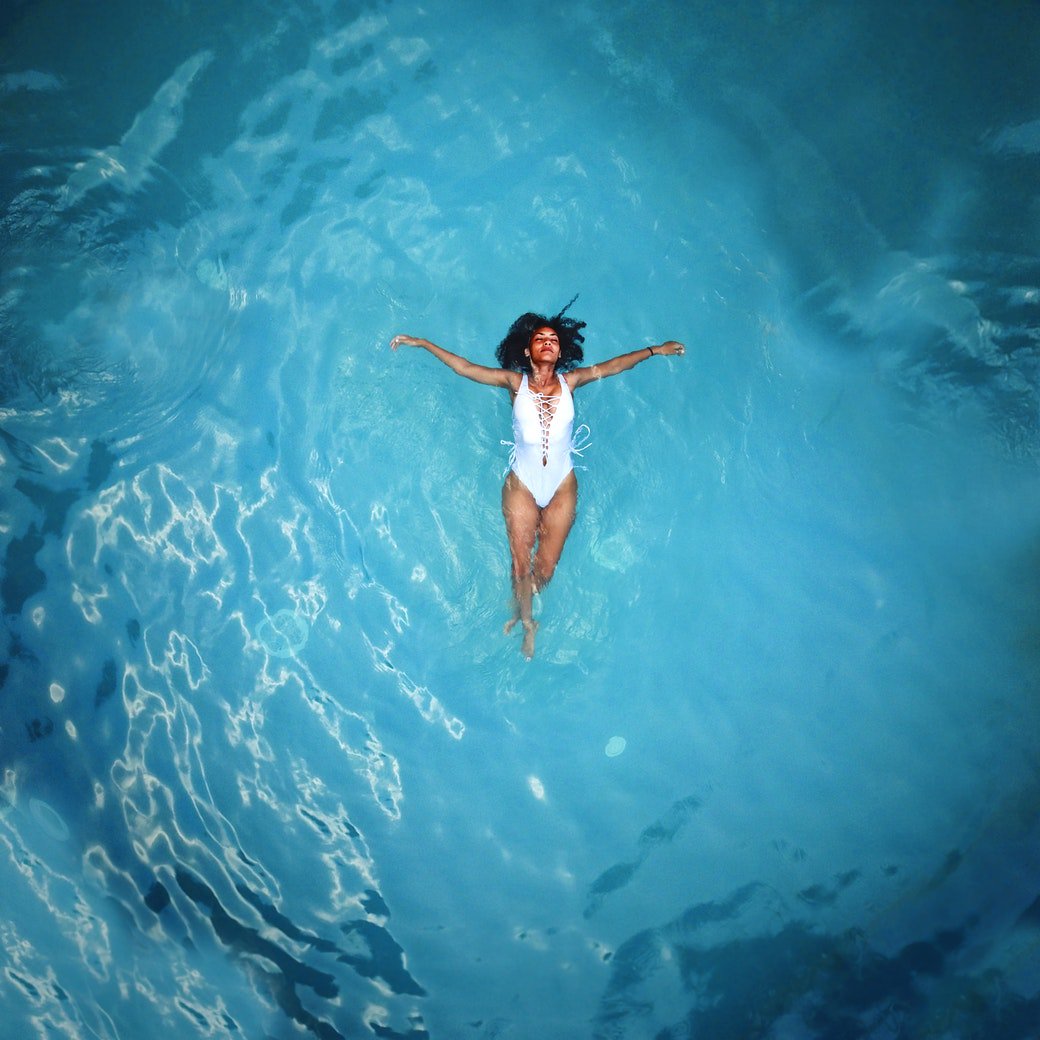 Blisskitbox's tweet photo. Soaking or floating in water has been scientifically shown to reduce our stress levels. It's why the theme of our fall box is #bathe #findyourbliss #blisskitbox #subscriptionbox https://t.co/NSN1VFlupB https://t.co/s7VHV7yVD3