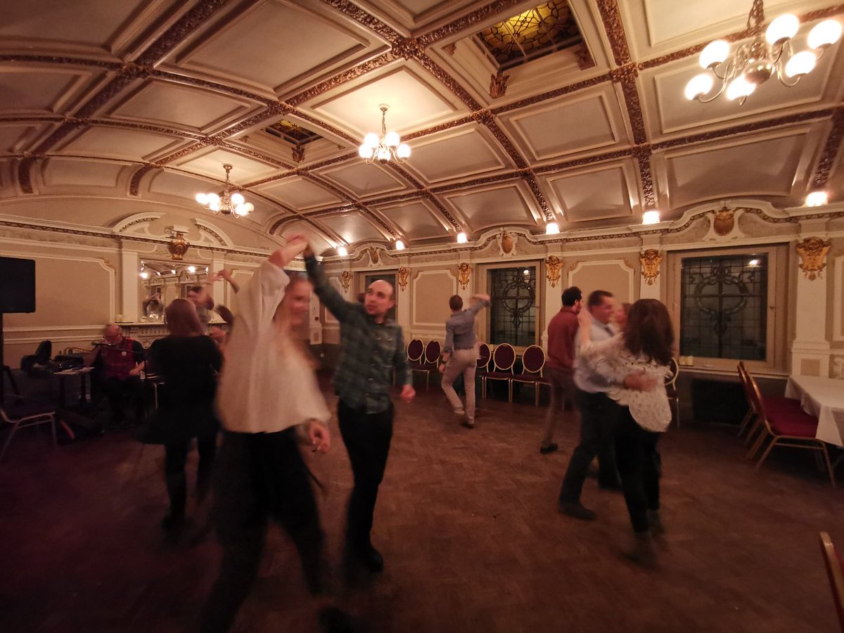yls2018's tweet photo. #YLS2018 #ceilidh a bit of dance after a day of science 🕺 https://t.co/yF82xe7dlM