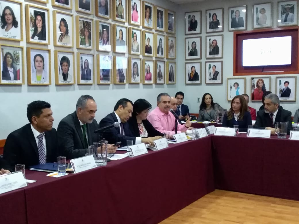 ServandoSE's tweet photo. Durante nuestra intervención en la glosa del 6º Informe, planteamos a los diputados que pese a iniciar de cero y avanzar a contracorriente por las resistencias a dejar el viejo modelo hombre-camión, durante esta administración el de ruta-empresa registra un avance del 30 %. https://t.co/OohYr4rVVb