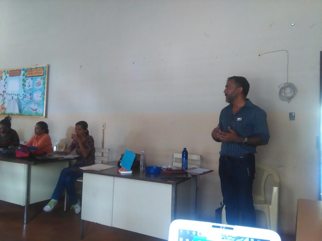 eduticbarinas's tweet photo. Reunión de Tutores de los diferentes PNFAE del estado Barinas, enlace de la Micromision Simón Rodríguez y División de Investigación ZEB
#UNESamuelRobinson #clifpm #ZEB https://t.co/zre7Y7PFmL