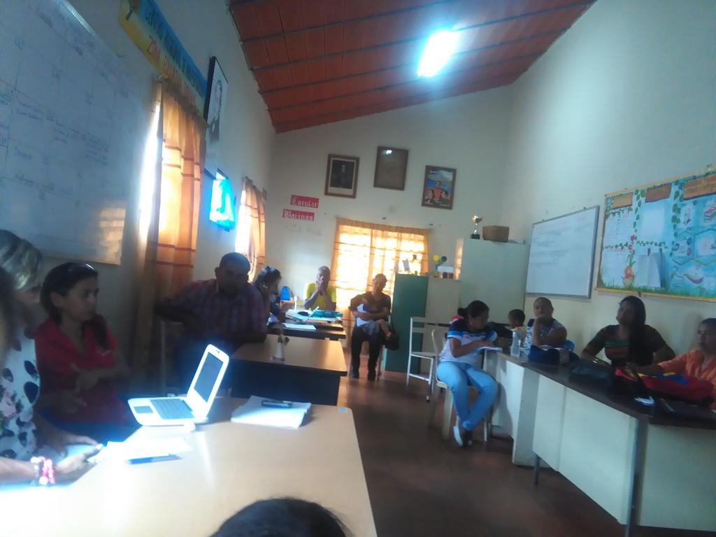 eduticbarinas's tweet photo. Reunión de Tutores de los diferentes PNFAE del estado Barinas, enlace de la Micromision Simón Rodríguez y División de Investigación ZEB
#UNESamuelRobinson #clifpm #ZEB https://t.co/zre7Y7PFmL