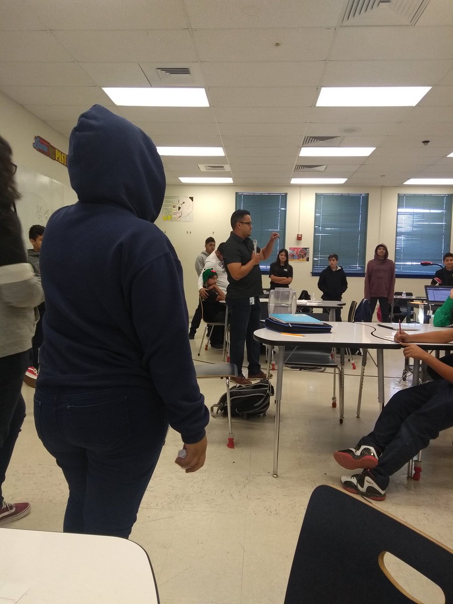4salmom's tweet photo. "I wish my parents knew..." trust circle happening at @GuillenNewTech So grateful to witness facilitators intentionally making time for #empathy over content. Proud to coach this #newtechnetwork school! 🙌🏽 #creatingconditions #studentculture https://t.co/Bi2ur6dSVq