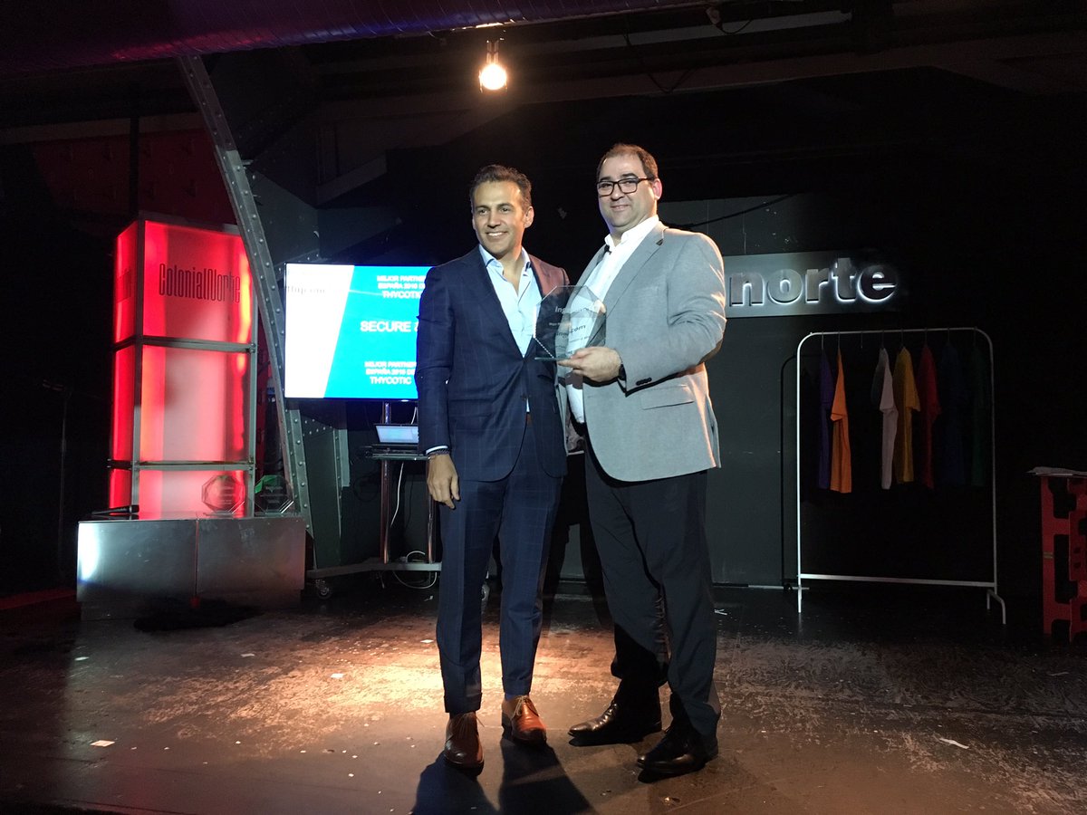 Secure_and_IT's tweet photo. ¡Buenas noches!🌛Nos encanta trabajar y ofrecer los mejores servicios a nuestros clientes. Pero, asistir a una fiesta y que nos den un premio como mejor partner también está genial 😊 ¡Muchas gracias @Ingecomayorista y @Thycotic! #IngecomParty2018 https://t.co/73c6i50SaP