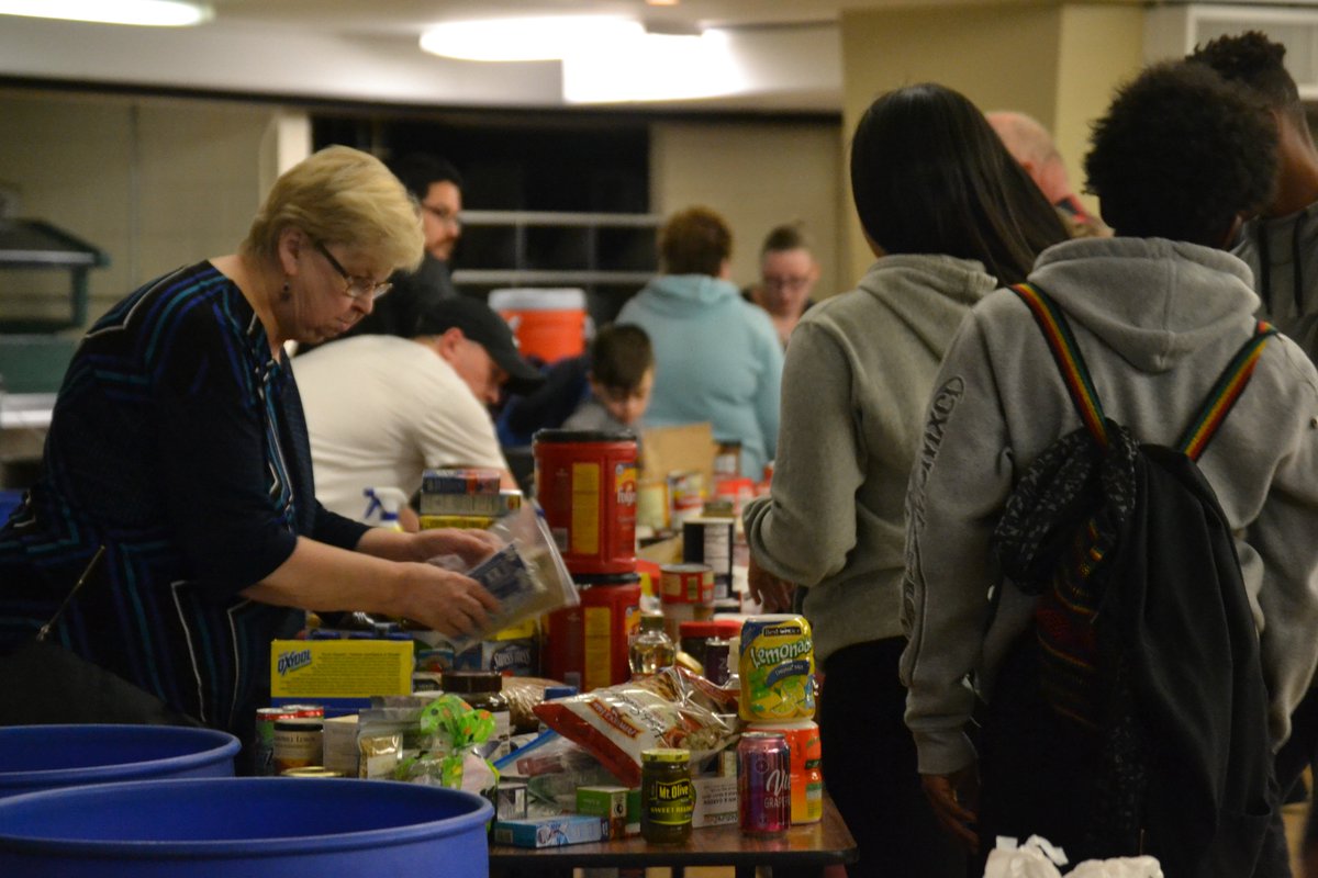 MbvmYM's tweet photo. Harvest Sunday was a success! Thank you to all volunteers and to those who donated! Without you, we would not be able to provide food for the hungry. Thank you to @meijer for providing shopping carts. Also, thank you to Cheryl Bevis Photography for taking these amazing photos! https://t.co/RGhI4Pe7ti