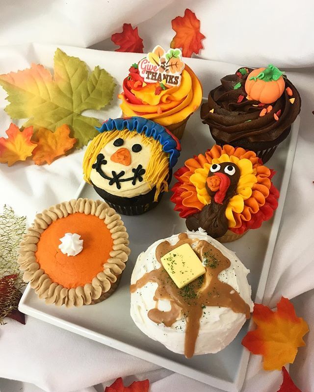 LarrysHouse's tweet photo. Specialty Thanksgiving six pack available now! 🦃 •
•
•
•
•
#thanksgiving #thanksgivingcupcakes 
#icing #buttercream #larryshouseofcakes #cake #cookies #brownies #cakedecorating #bakery #baking #specialtycakes #tiercakes
#carbondale #cupcakes  #ma… https://t.co/8rEwIVmM0c https://t.co/0oXs1uFocK