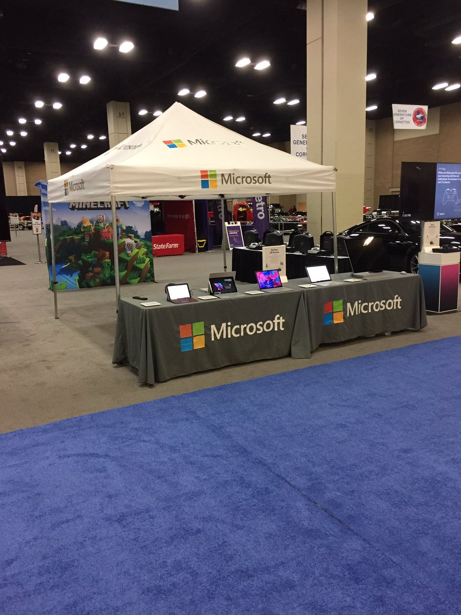 AlanPease's tweet photo. Microsoft adds another dimension to the 50th anniversary of the San Antonio Auto Show. The future.  #Thrilloftheride #technology #transportation https://t.co/oStgtZ9jns
