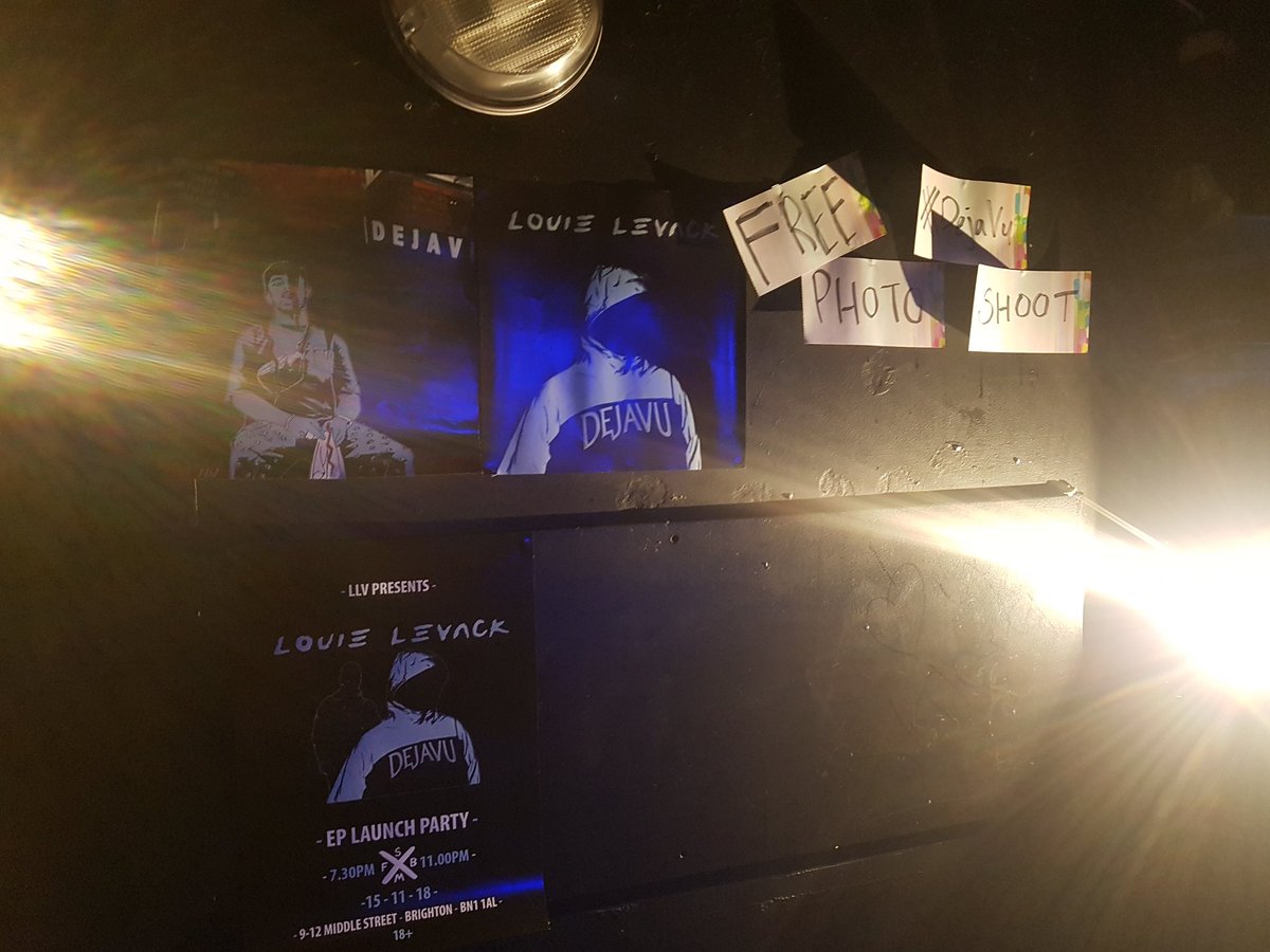 Le_Vack's tweet photo. Our #DejaVu Photobooth has just opened! Come grab a #picture with your #SQUAD pre-gig!  

Thanks @TotalScoop for the help! We still have OTD $6 so come out! 

#MUSIC #BRIGHTON #LIVE https://t.co/bE7fpiw786