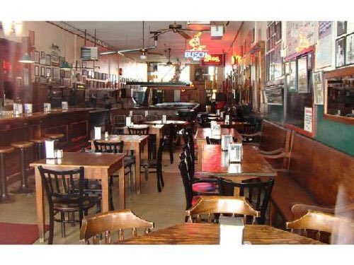 WierAlex's tweet image. Booches Billiard Hall is one of the best places in Columbia to hang out and eat #MGMT3300B