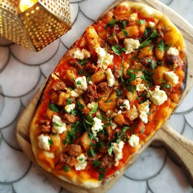 Your taste buds don't know what they're missing in Walla Walla. 🤤

In this case, it's missing Calabrian inspired flatbread made with local flour, topped with spicy sausage, garlic marinated grilled shrimp, peppers, local tomatoes, and housemade ricotta.

📷: @saffronmedkitchen