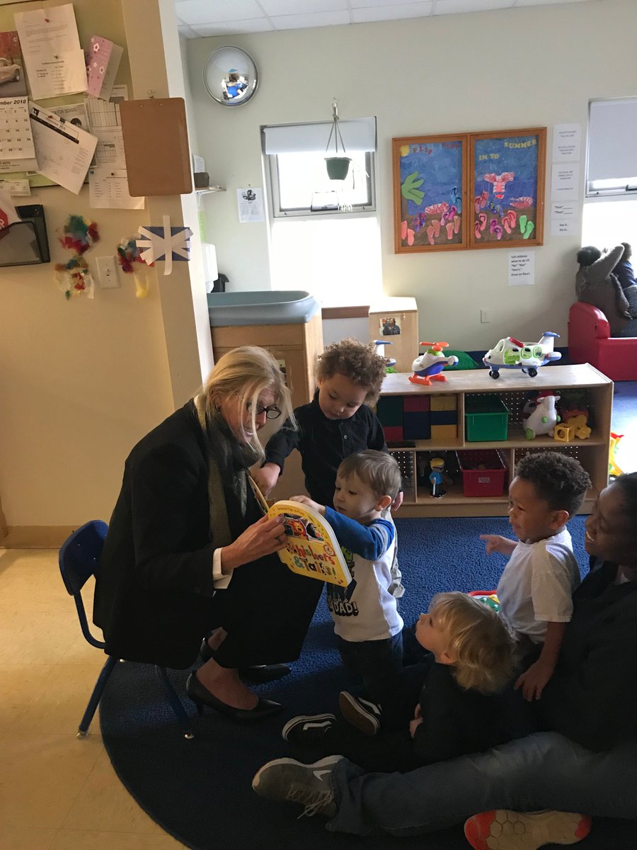 RIKidsCount's tweet photo. Colleen Jermain reads at East Bay Community Action Early Head Start!
#SupersRead 💫 #RIReads 📚 #ThinkBabies https://t.co/SdqSP6yUuH