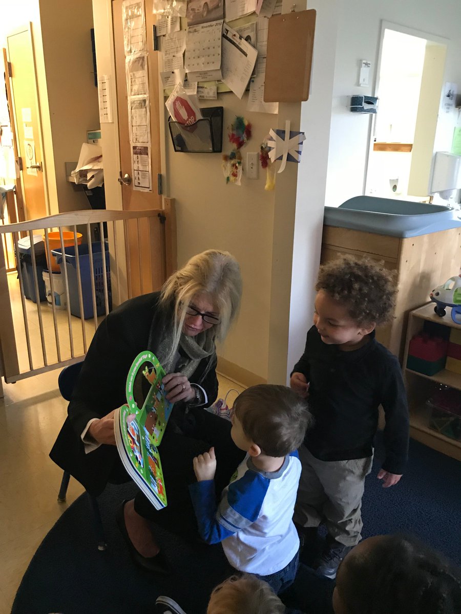 RIKidsCount's tweet photo. Colleen Jermain reads at East Bay Community Action Early Head Start!
#SupersRead 💫 #RIReads 📚 #ThinkBabies https://t.co/SdqSP6yUuH