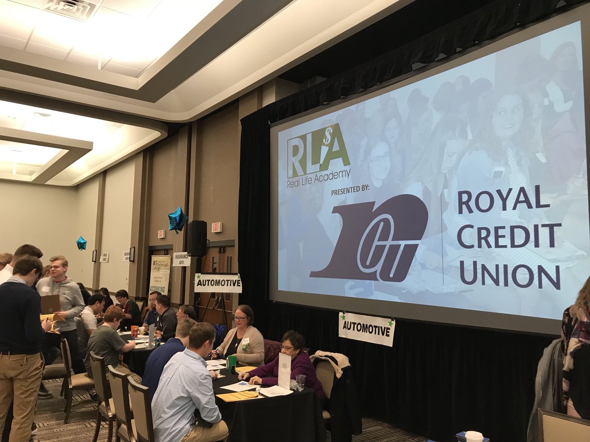 Royal_CU's tweet photo. Royal Credit Union is proud to be the presenting sponsor of the Eau Claire Chamber’s #RealLifeAcademy. Today 300 students from 6 high schools will manage a monthly budget by making purchases at stations. From transportation to child care, this is a #RealLife experience! https://t.co/HflDTJRsRa