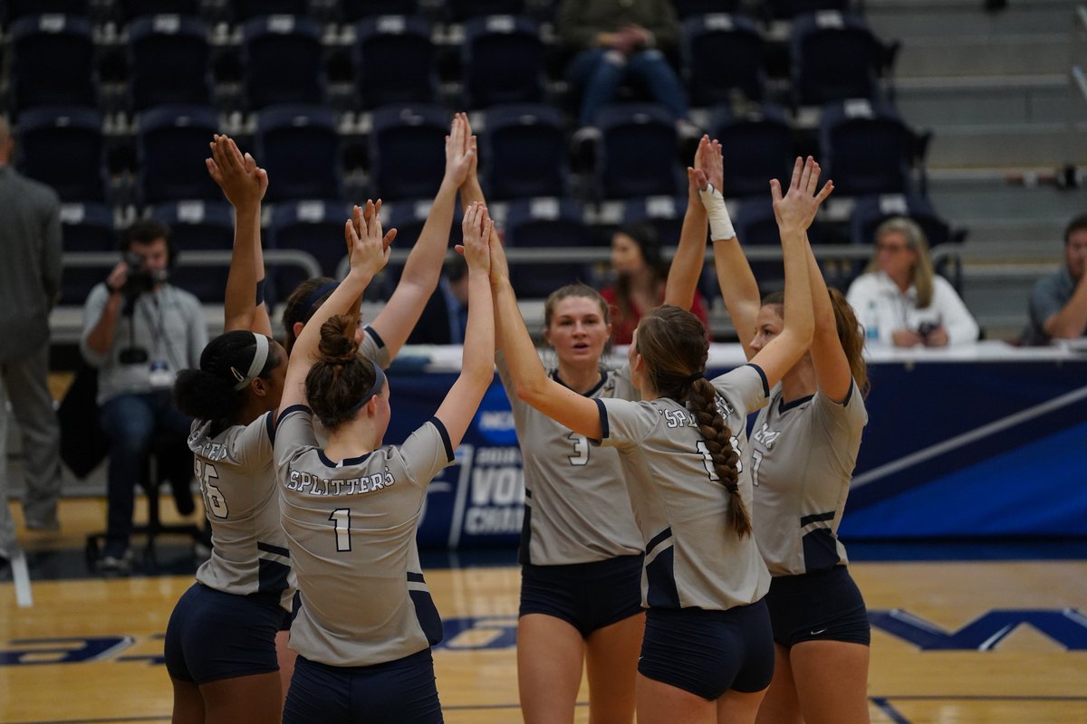 LMURailsplitter's tweet photo. #LMUWVB's 2018 season came to a close on Thursday with a 3-0 loss to USC Aiken in the opening round of the NCAA tournament
๐ฐ: https://t.co/UhTiJnB8kc https://t.co/XWMvQdsavk