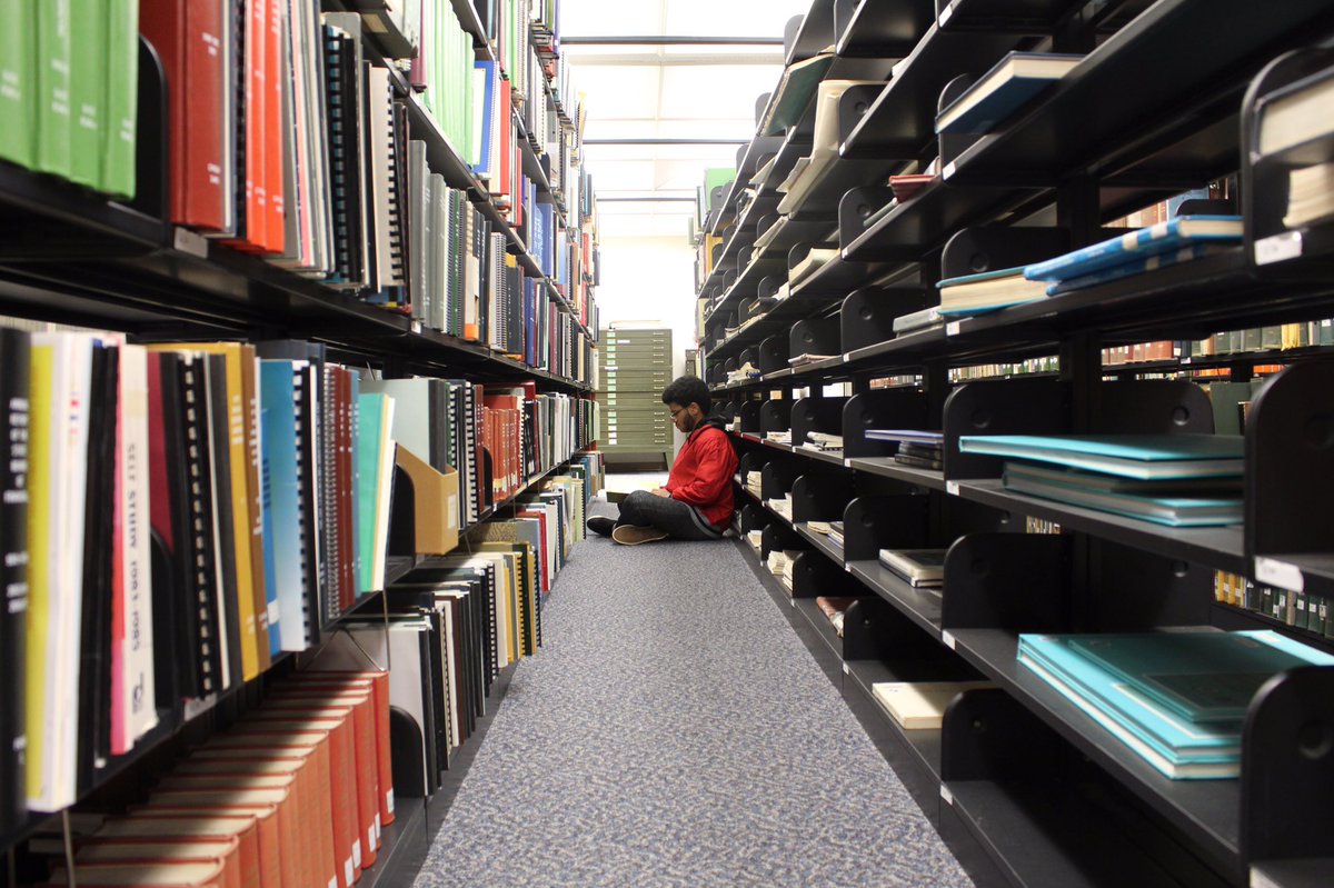 clemsonlibrary's tweet photo. Clemson students still enjoy taking some time to enjoy a good book in the library!
#throwbackthursday #tbt #clemsonlibrary #cooperlibrary https://t.co/QIJoSsf6GO