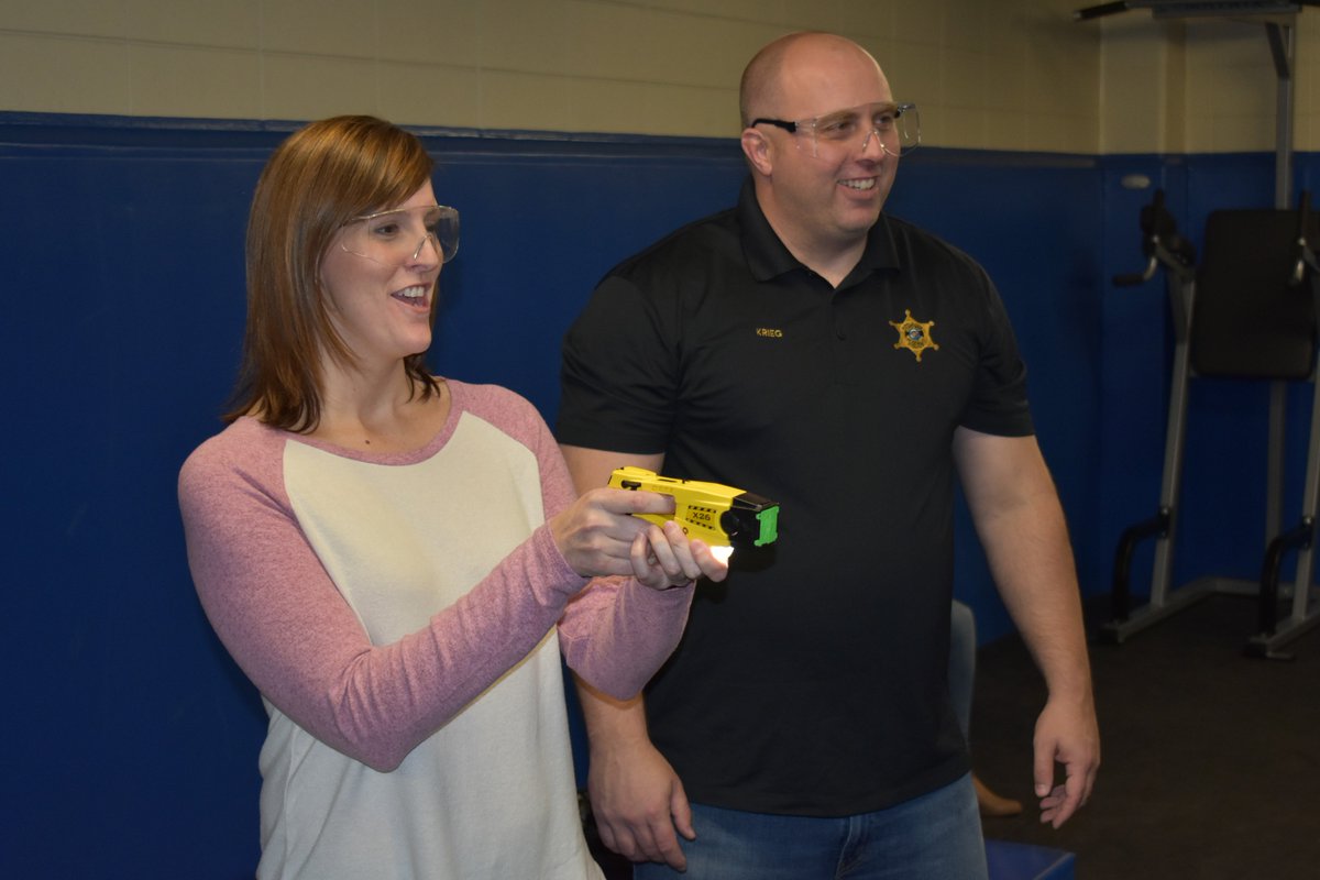 AppletonPD_WI's tweet photo. Citizen's Academy learned about use-of-force issues on Tuesday night. As always, getting a chance to use a Taser was a hit. Consider joining us in 2019! #cpsa2018 https://t.co/ZR9STBUYyZ